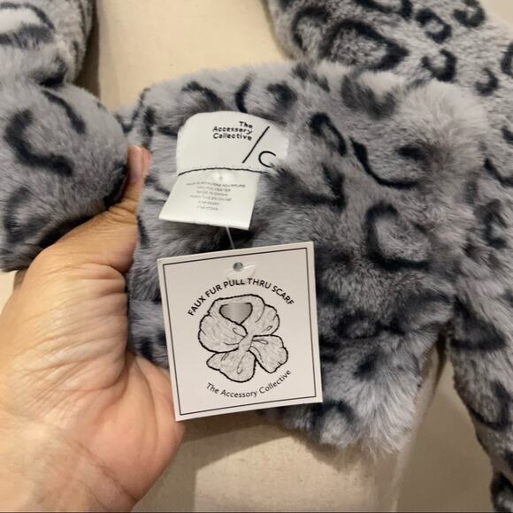 The Accessory Collective Faux Fur Pull Through Scarf NWT - Picture 4 of 5